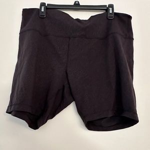 LuLulemon black print bike shorts